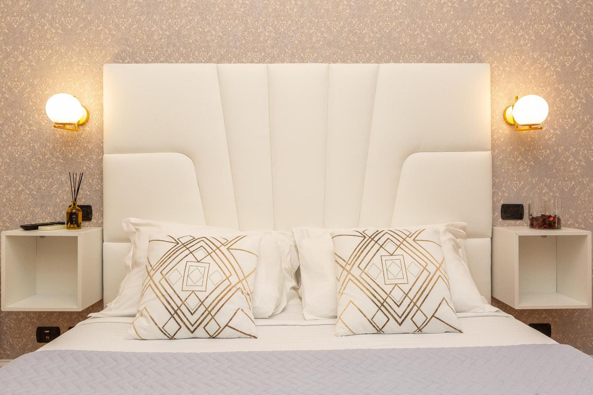 רומא 52 Vespasiano Vatican Suites חדר תמונה