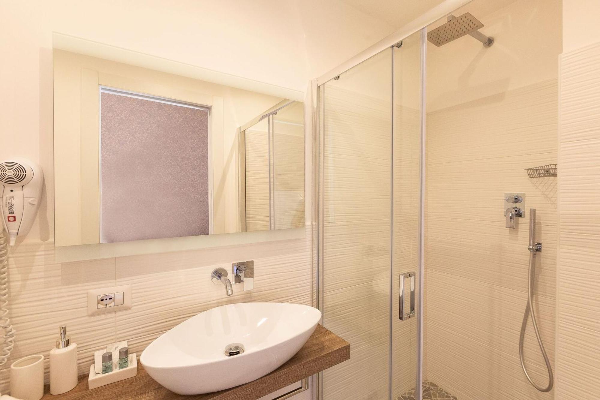רומא 52 Vespasiano Vatican Suites חדר תמונה